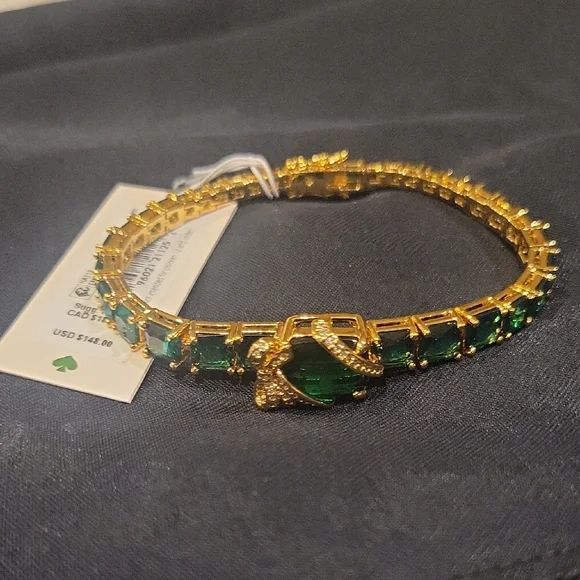 Elegant Gold and Green Bracelet - Picture 1 of 1